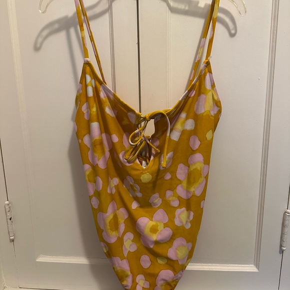 Madewell Second Wave Tie-Front One-Piece Swimsuit in Watercolor Floral Medium - Picture 5 of 10